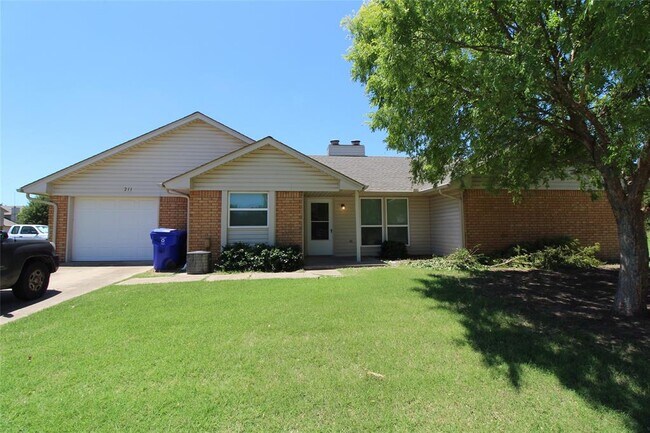 Foto del edificio - 211 Skylark Ct