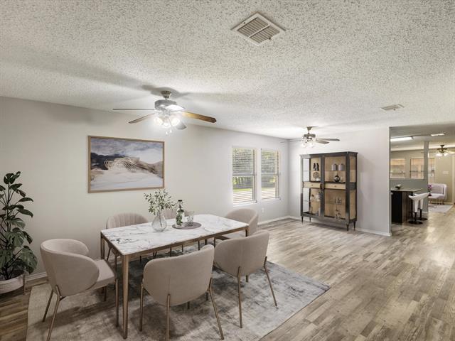Foto del edificio - 8212 Canoe Ridge Ln
