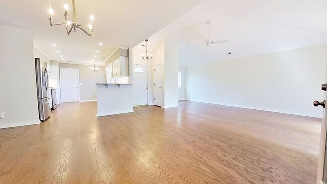 Building Photo - 1210 Smith Bay Cir W