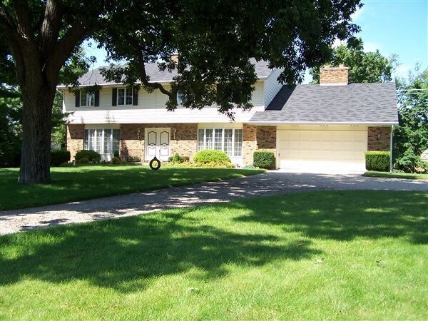 Building Photo - 3 br, 1.5 bath  - Luxury Duplex West Unit