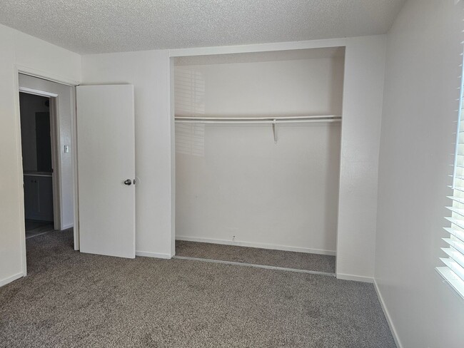 Building Photo - Valle Vista 4 plex - Vallejo