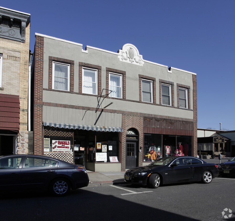 Building Photo - 70-72 Monmouth St