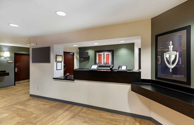 Lobby and Guest Check-in - Furnished Studio - Lone Tree