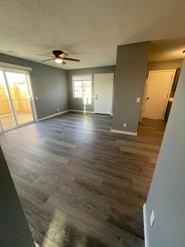 Foto del edificio - 3700 Paxton Dr