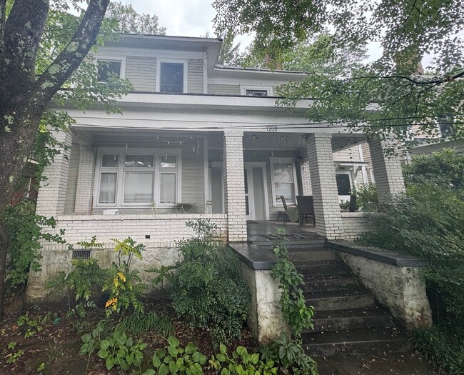 Building Photo - 1203 Euclid Ave NE