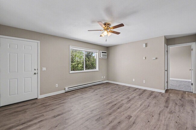 Foto del edificio - FOR RENT! Beautifully Remodeled 2 Bed/1 Bath Unit – Don’t Miss Out!