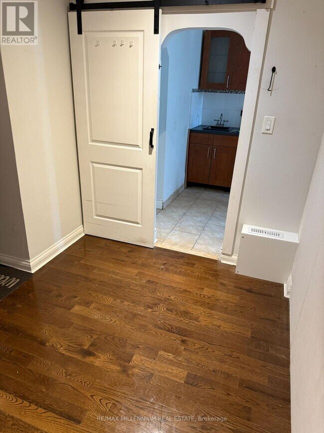 Photo du bâtiment - 32 Belgravia Ave