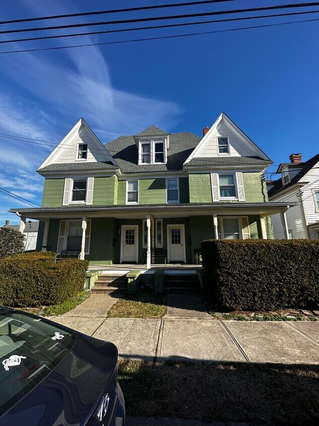 Primary Photo - 809 Locust St