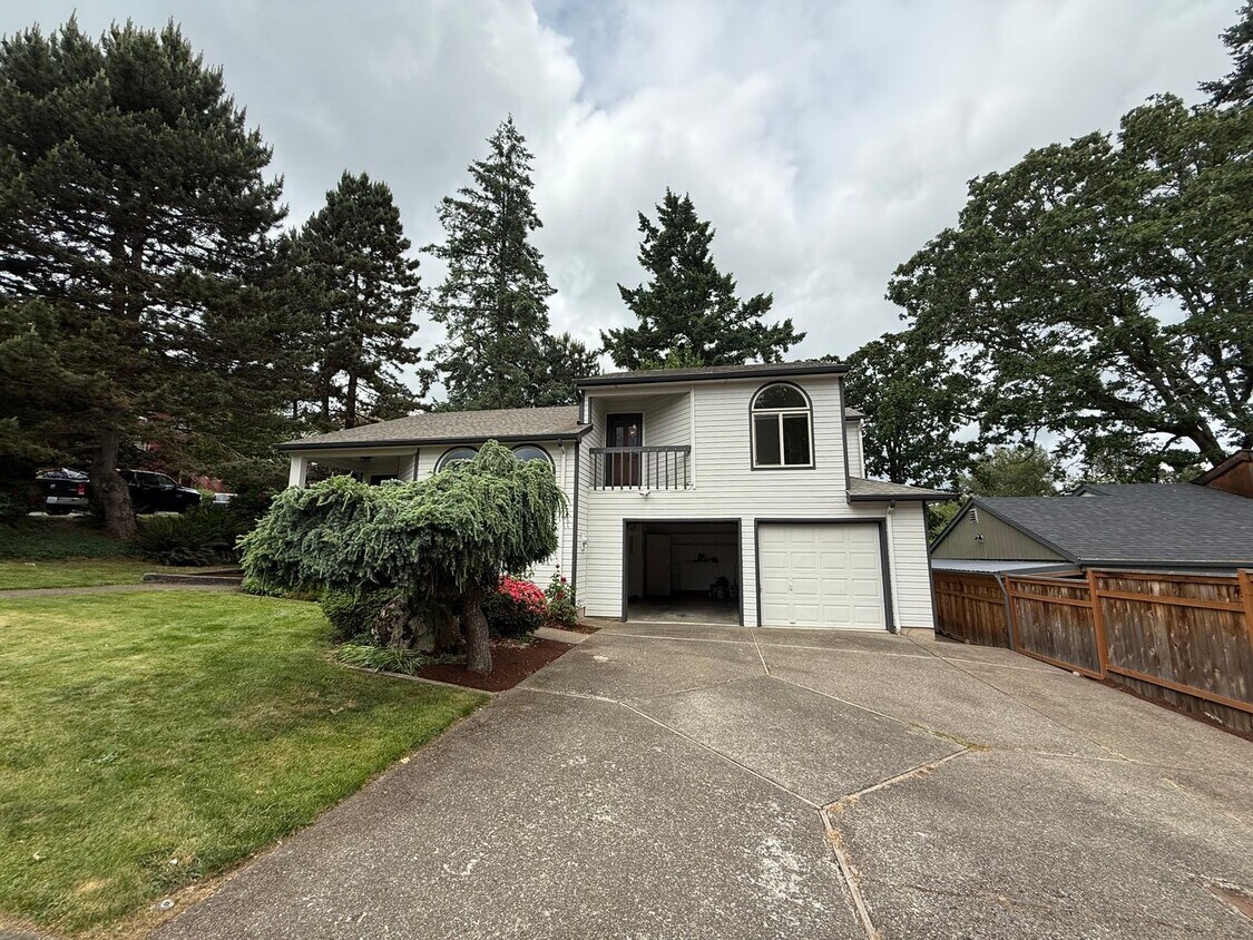 Foto principal - Stylish & Spacious West Salem Home 3Bed/2Bath
