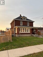 Building Photo - 94 Killaly St W