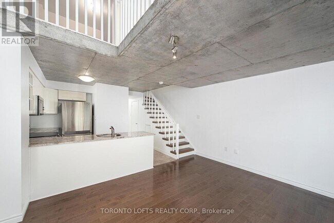 Photo du bâtiment - 954-954 King St W