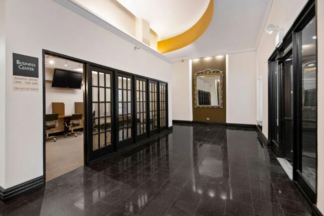 Foto del edificio - 2756 N Pine Grove Ave