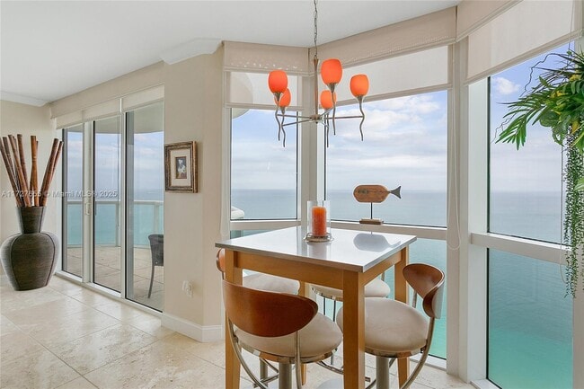 Foto del edificio - 6365 Collins Ave