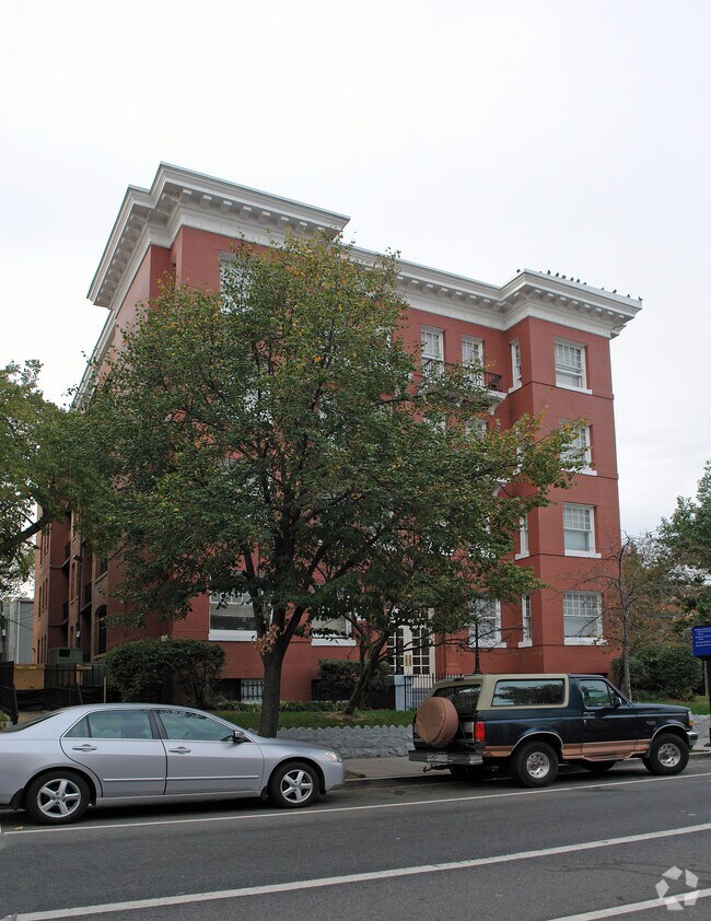 Foto del edificio - R Street Apartments