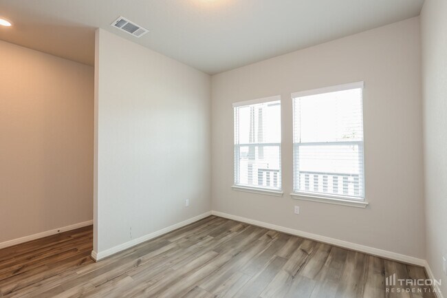 Foto del edificio - 13511 Emerson Wy