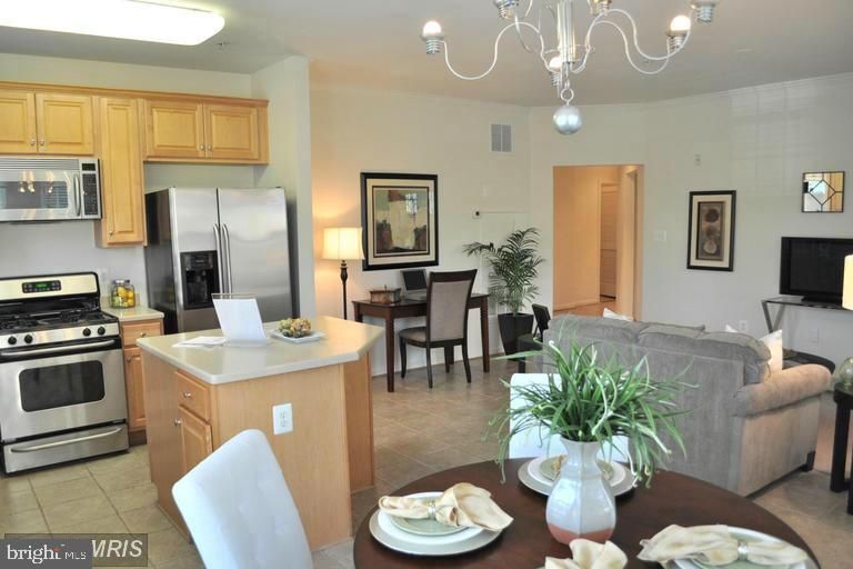 Foto principal - 21191 McFadden Square