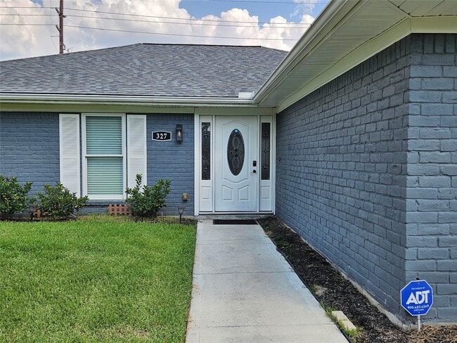 Building Photo - 327 Gentilly Dr