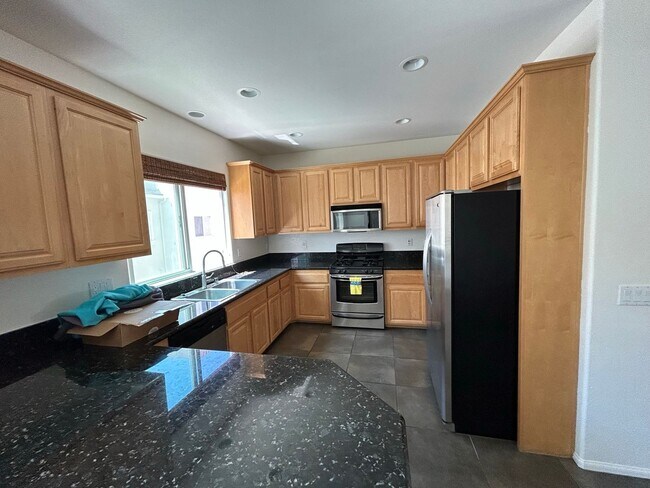 Foto del edificio - Spacious 3-Bedroom, 2.5-Bath Condo for Ren...