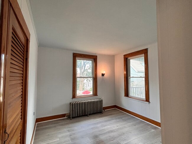 Building Photo - 122 Aldrich St