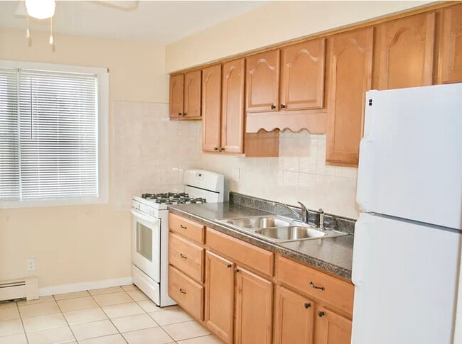 Building Photo - 24119 W Hazelcrest Dr