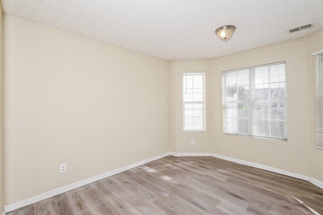 Foto del edificio - 5777 Strathmoor Manor Cir
