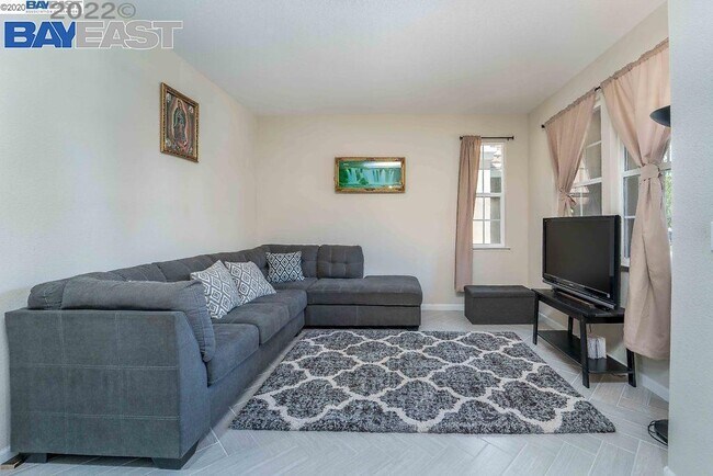 Building Photo - 1607 Roma Dr