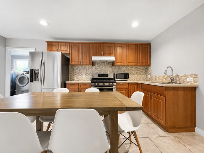Building Photo - 2818 Normandie Ave