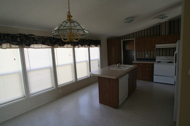 Building Photo - 2747 Olivine St