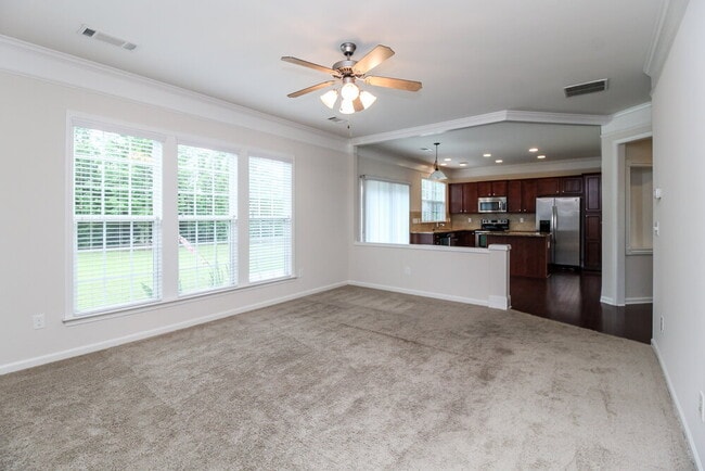 Building Photo - 802 Poplar Terrace