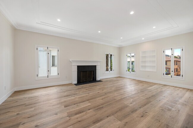 Building Photo - 222 S Gale Dr