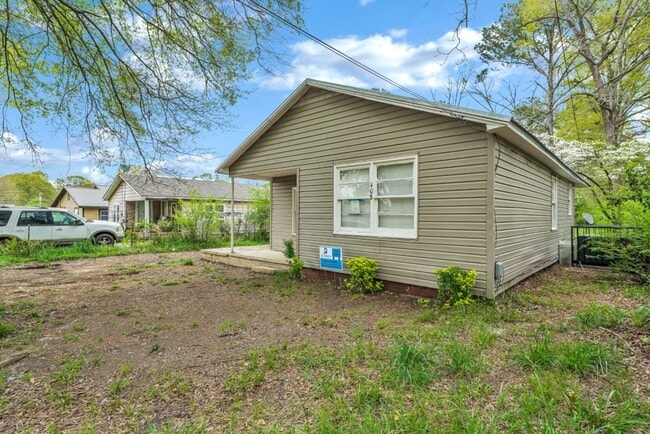 Foto del edificio - Charming Home with Open Floor Plan & Cover...
