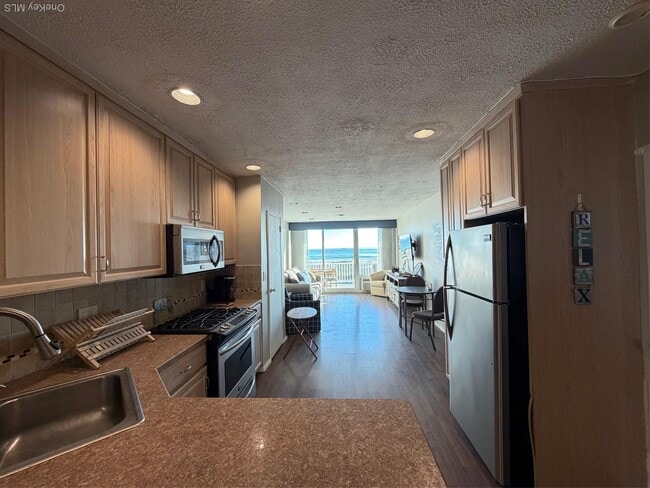 Building Photo - 830 Shore 2O