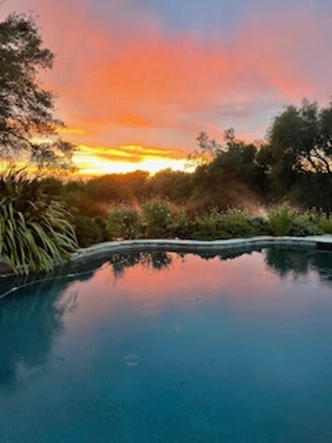 Building Photo - 3 bedrooms, 2 bathroom,  6 acres & view