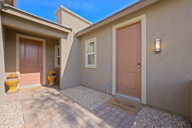 Foto del edificio - Upgragded 4-Bedroom Home with Casita in Ga...