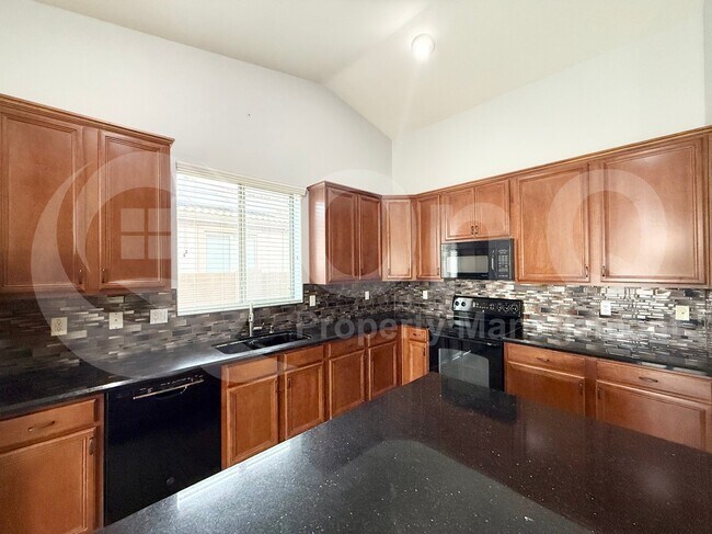 Foto del edificio - 15564 W Mescal St