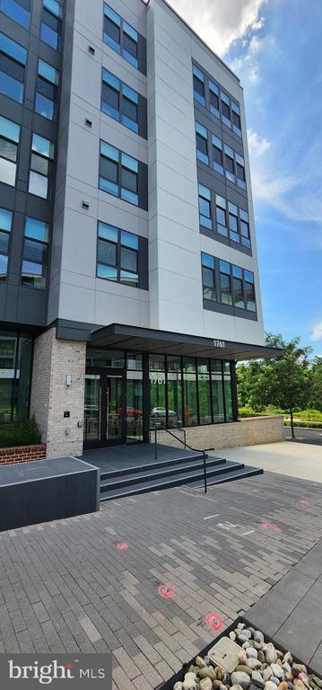 Foto del edificio - 1761 Old Meadow Rd
