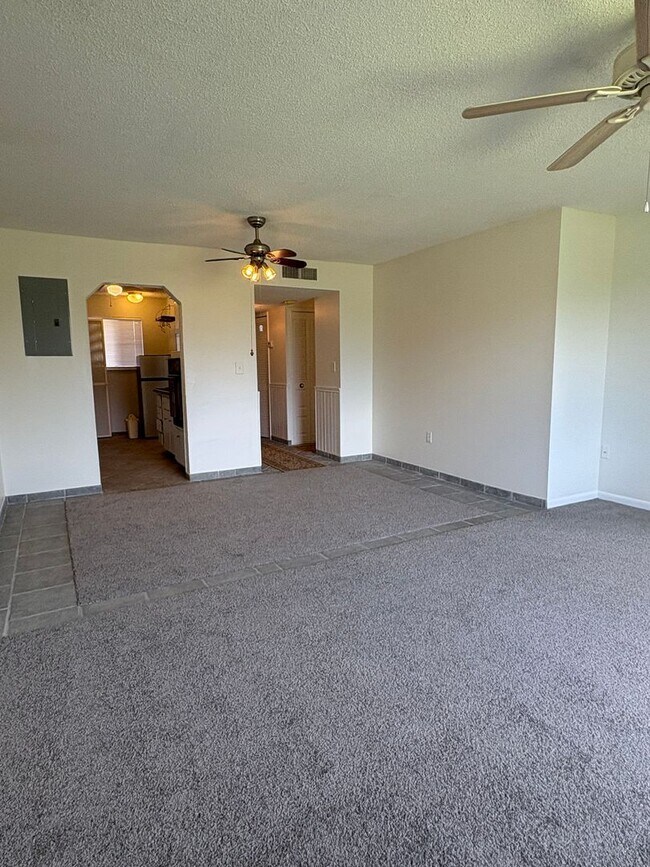 Foto del edificio - (55+) 2/2 Condo in the Peaceful Miles Grant Golf Course Community