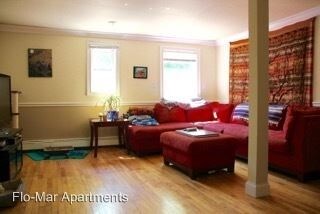 Building Photo - 1 br, 1 bath Room For Rent - 121 N. Normal