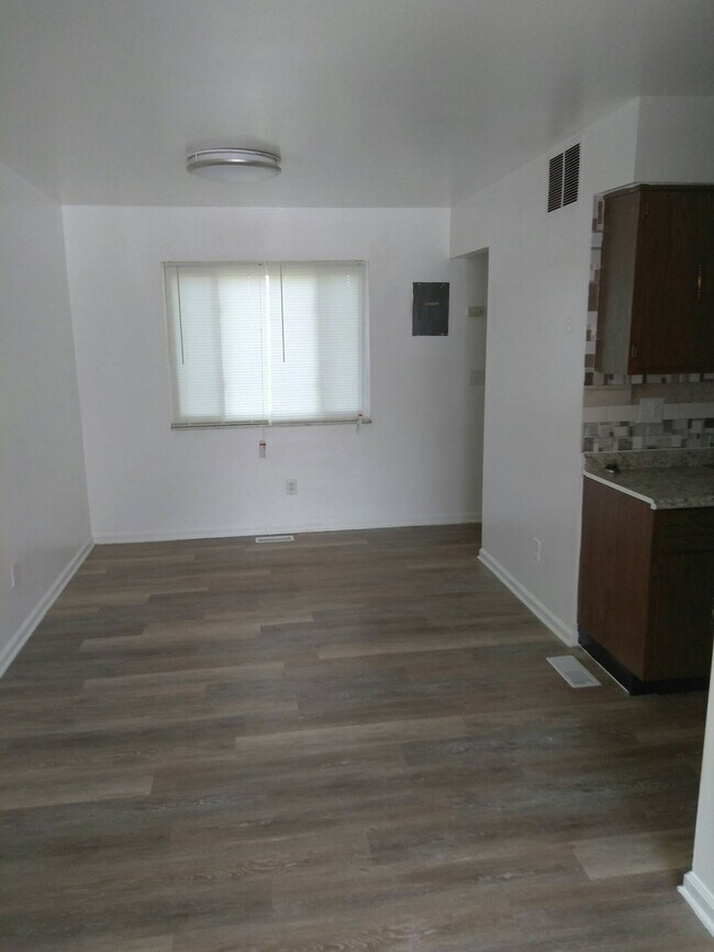 Building Photo - 3027 Benchwood Rd