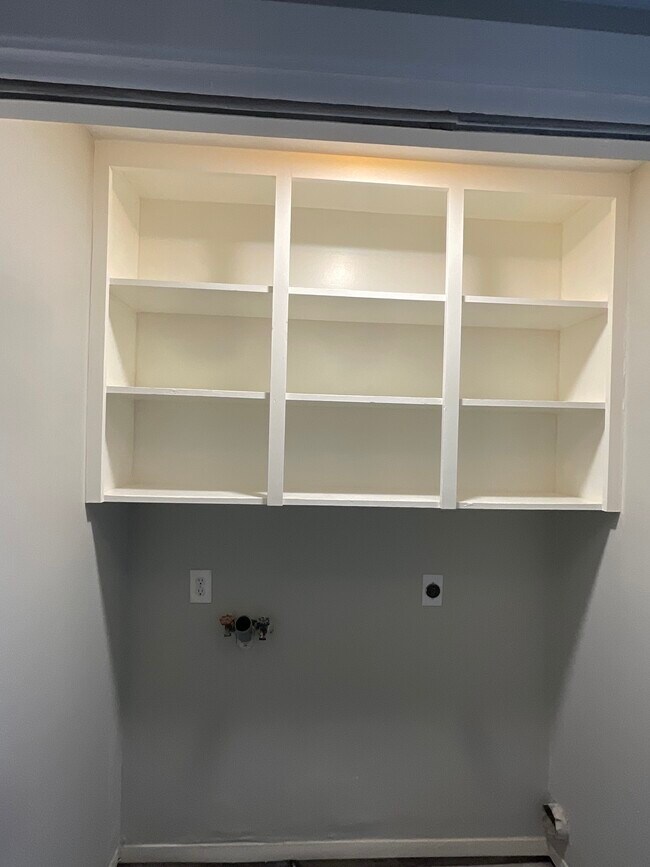 Conexión para lavadora y secadora - 1808 Lawndale Ave