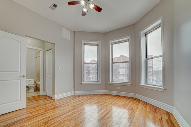 Building Photo - 4858 S Prairie Ave