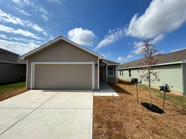 Foto del edificio - 3BD/2BA with Washer/Dryer Included – Fenced Yard, Garage & Community Pool!