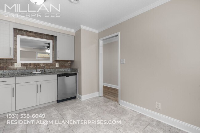 Foto del edificio - Move-in Ready Townhome in Desirable Sango Area