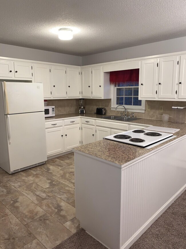 Foto del edificio - 141 Waddell Ave