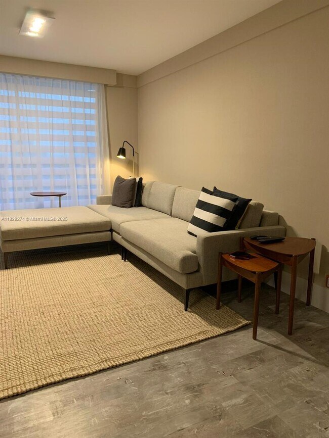 Foto del edificio - 3300 NE 191st St