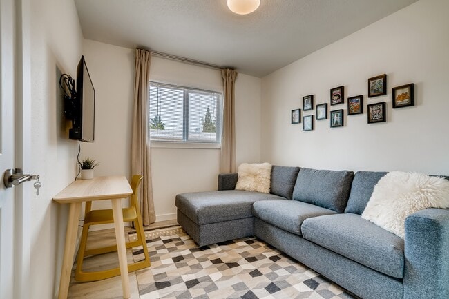 3rd bedroom/tv room - 13185 SW Jenkins Rd