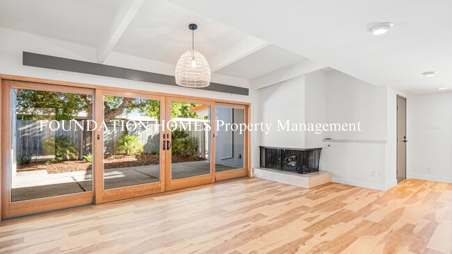 Building Photo - Newly Remodeled Eichler - A/C - 2 Car Gara...