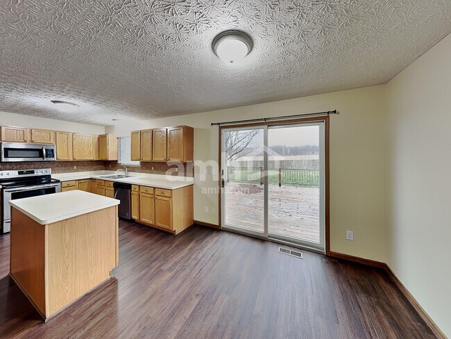 Foto del edificio - 2649 Cross Creek Ave