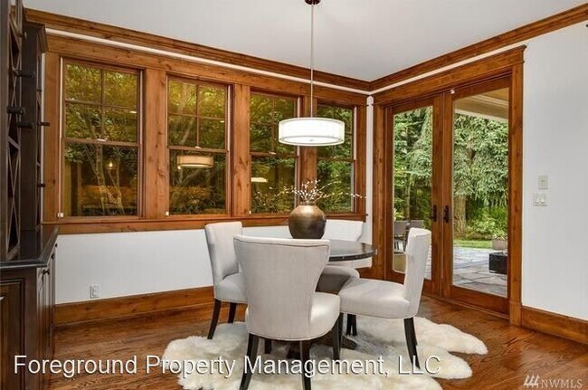 Foto del edificio - 5 br, 5 bath House - 8058 NE 8th St