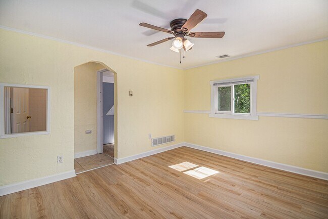 Building Photo - Check out this beauty - Available now!!